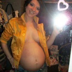 Seins nus sous mon blouson enceinte de 8 mois