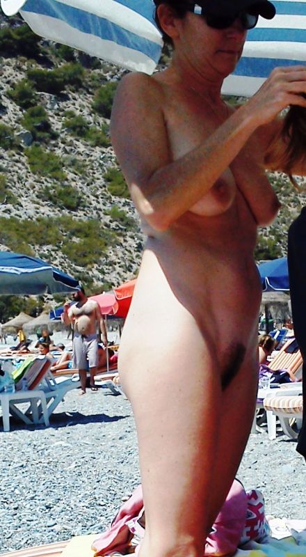 Une amie nue en Espagne